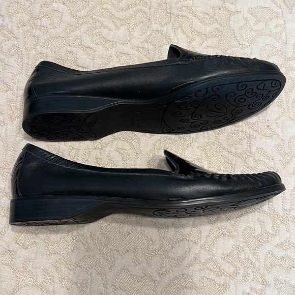 Brighton black flats, Mesa, size 11M.  Like new!! - Picture 3 of 9